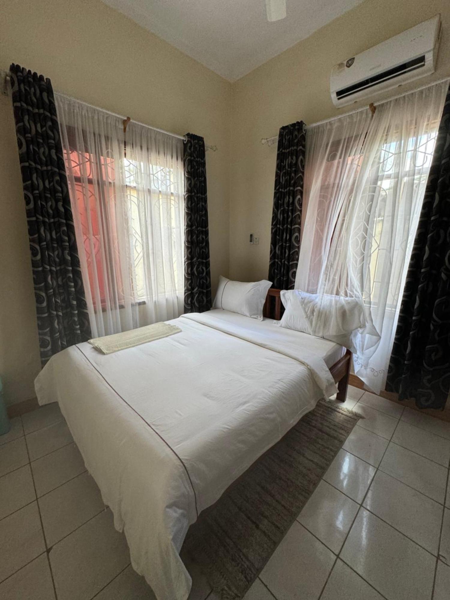 G & S Executive Lodge Dar es Salaam Buitenkant foto