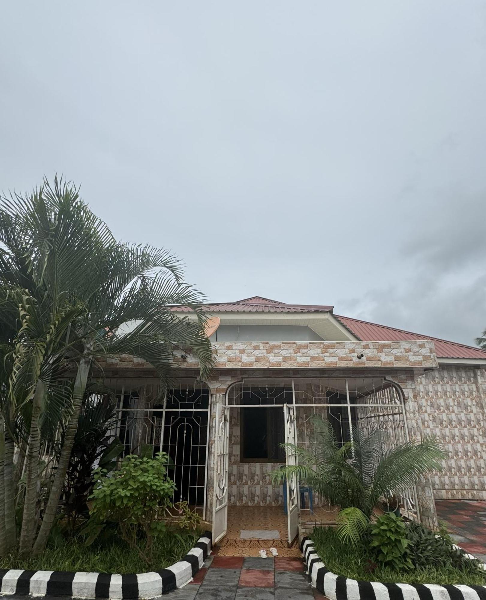 G & S Executive Lodge Dar es Salaam Buitenkant foto